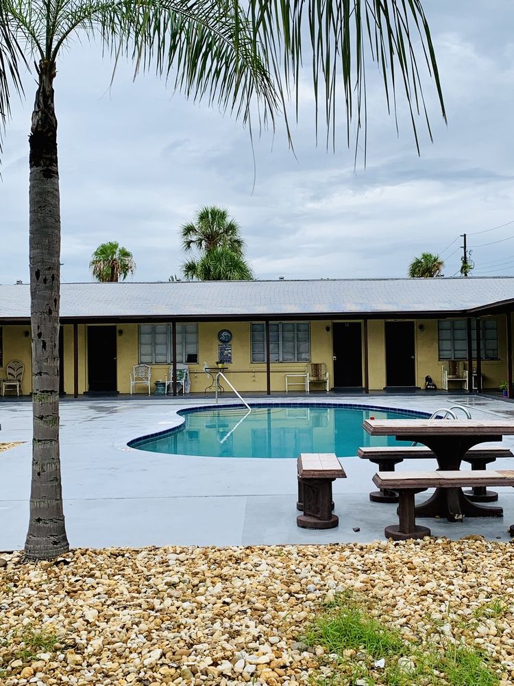 THE ST. PETE BEACH VILLAS (14-UNIT APARTMENT COMPLEX)- SELLER FINANCING AVAILABLE! : 550 Corey Ave, St Pete Beach, FL 33706